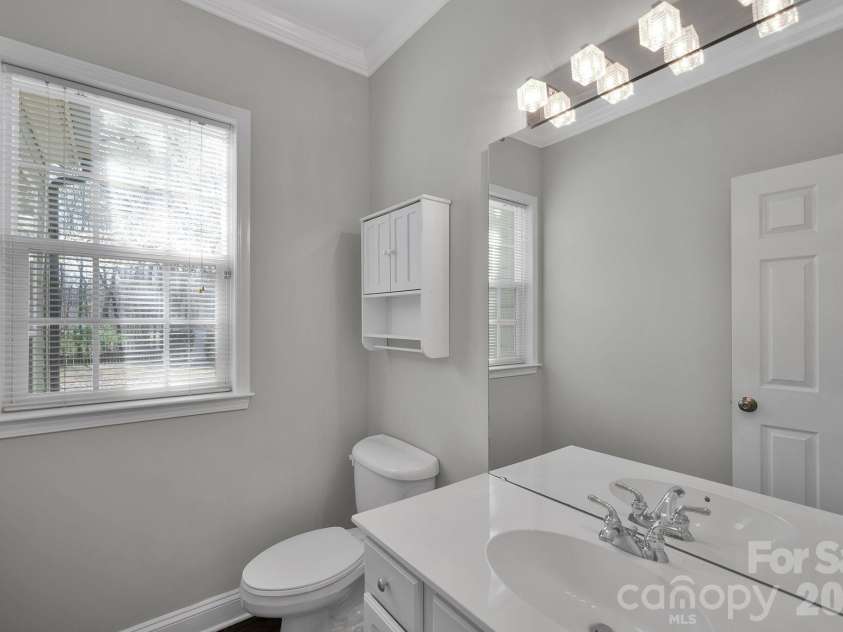 3538 Manor House Drive, Charlotte, NC 28270.  MLS# CAR4358198, YatesRealty ID 6744. Main Floor Half Bath
