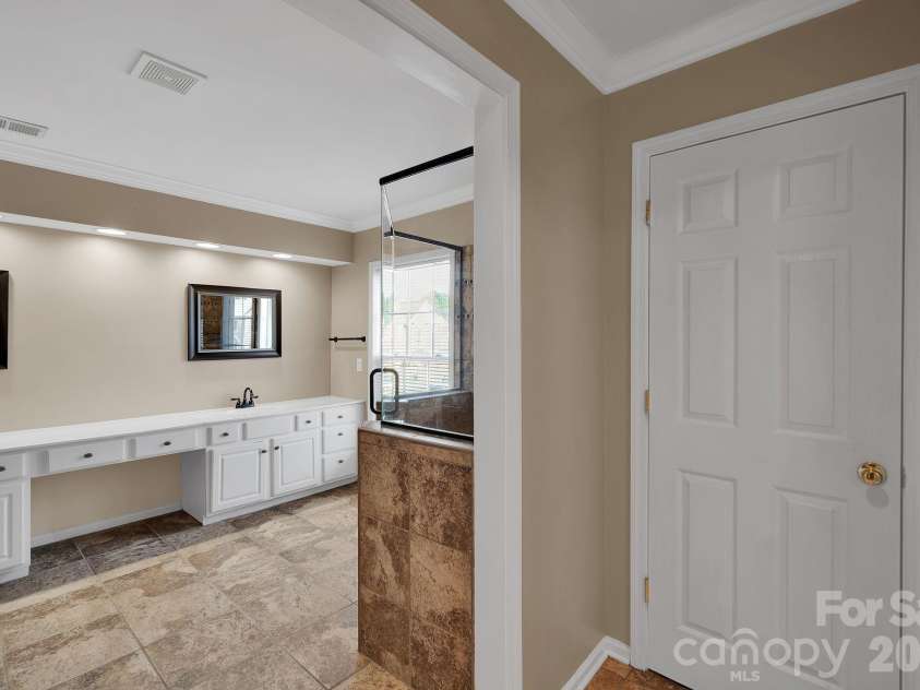 3538 Manor House Drive, Charlotte, NC 28270.  MLS# CAR4358198, YatesRealty ID 6744. Primary Bath