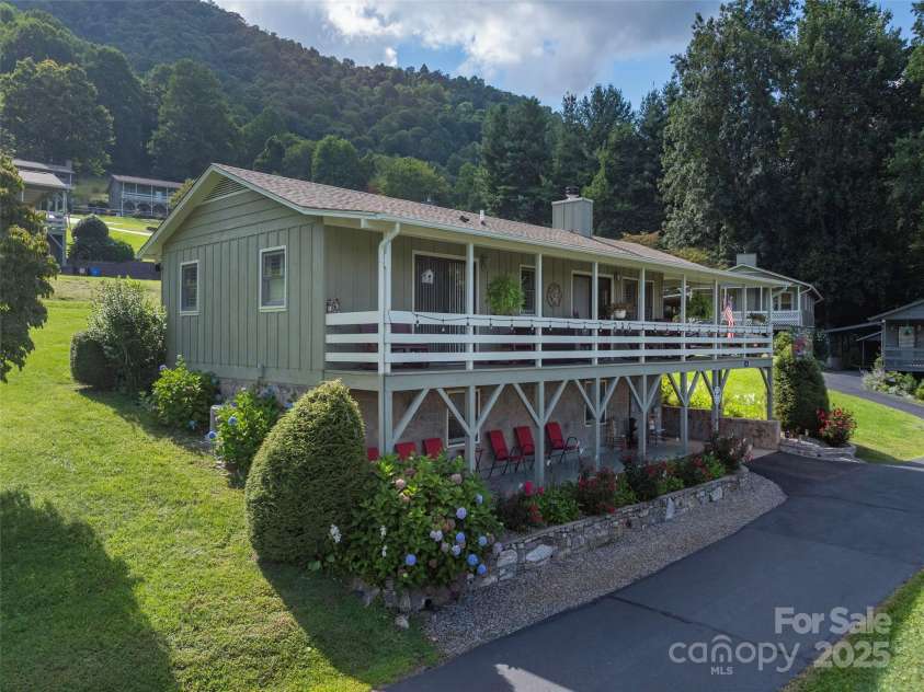 10 Onyx Lane, Maggie Valley, NC 28751.  MLS# CAR4208739, YatesRealty ID 6745. 
