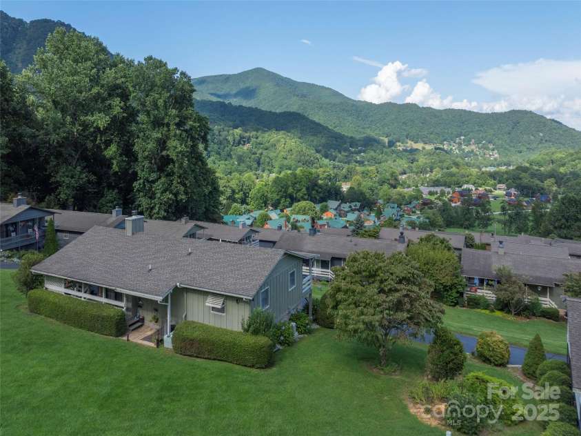 10 Onyx Lane, Maggie Valley, NC 28751.  MLS# CAR4208739, YatesRealty ID 6745. 