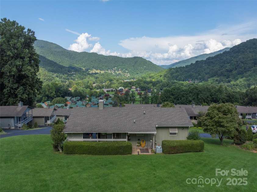 10 Onyx Lane, Maggie Valley, NC 28751.  MLS# CAR4208739, YatesRealty ID 6745. 