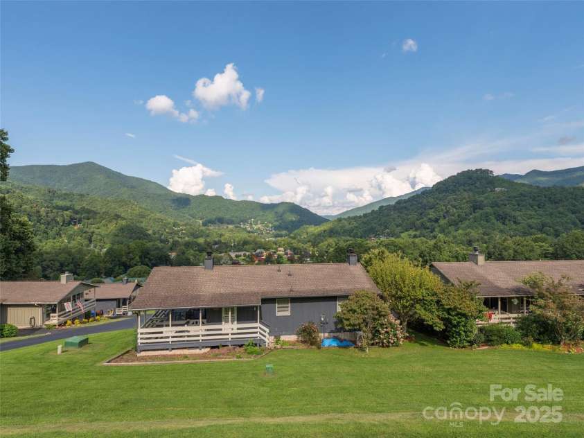 10 Onyx Lane, Maggie Valley, NC 28751.  MLS# CAR4208739, YatesRealty ID 6745. 