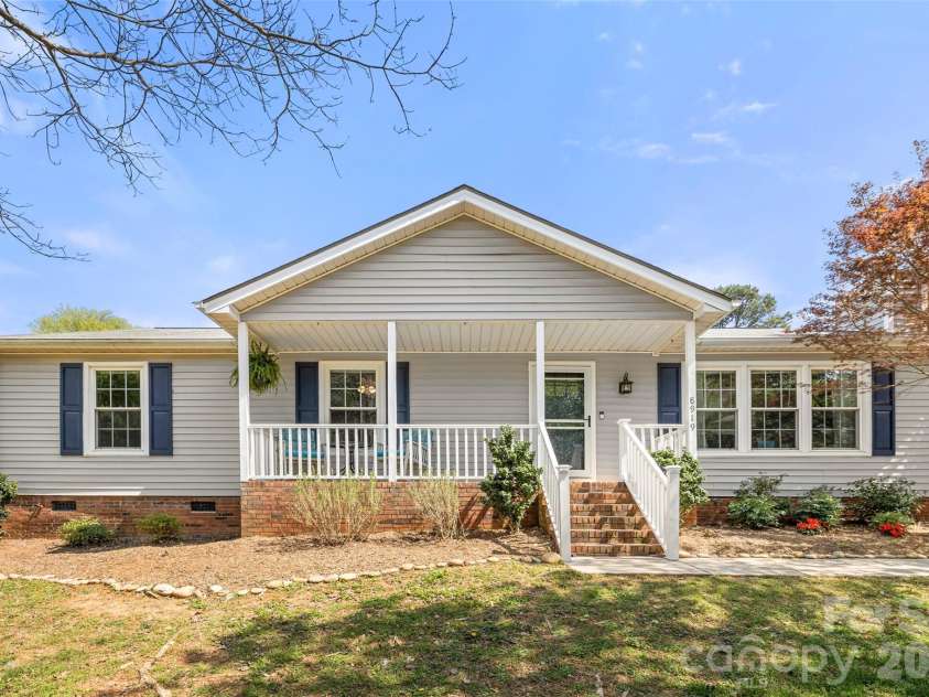8919 Meadow Ridge Road, Fort Mill, SC 29707.  MLS# CAR4361809, YatesRealty ID 6745. 