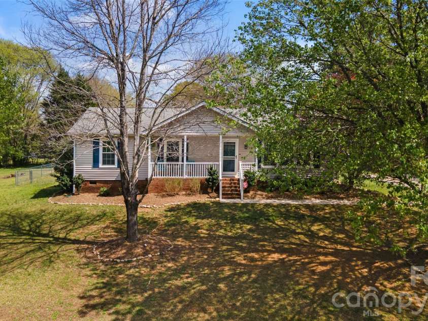 8919 Meadow Ridge Road, Fort Mill, SC 29707.  MLS# CAR4361809, YatesRealty ID 6745. 