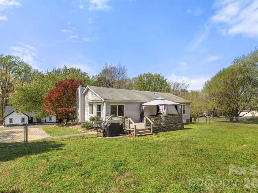 8919 Meadow Ridge Road, Fort Mill, SC 29707.  MLS# CAR4361809, YatesRealty ID 6745. 