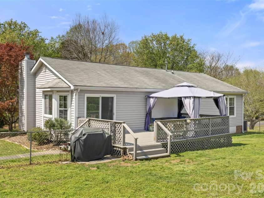 8919 Meadow Ridge Road, Fort Mill, SC 29707.  MLS# CAR4361809, YatesRealty ID 6745. 