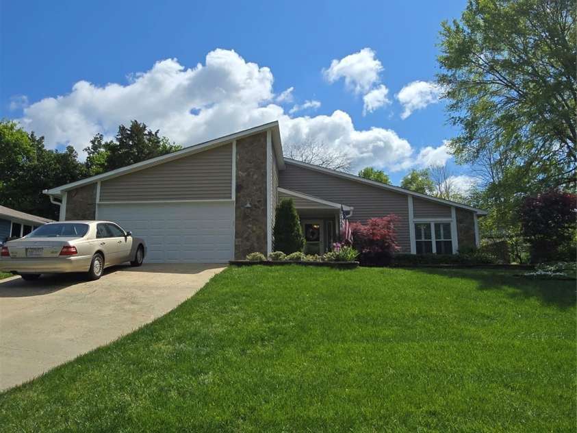 319 Vista Grande Circle, Charlotte, NC 28226.  MLS# CAR4233565, YatesRealty ID 6746. 