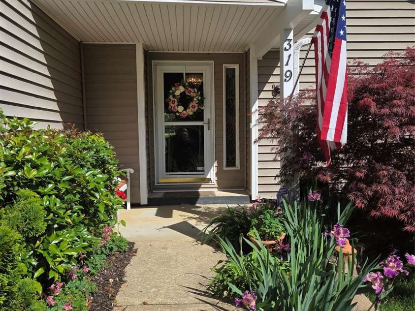 319 Vista Grande Circle, Charlotte, NC 28226.  MLS# CAR4233565, YatesRealty ID 6746. 