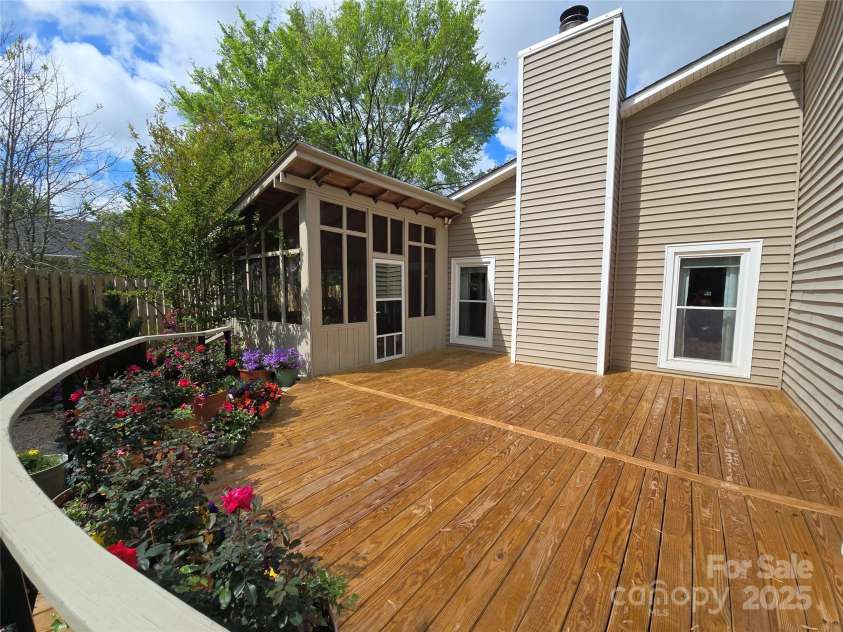 319 Vista Grande Circle, Charlotte, NC 28226.  MLS# CAR4233565, YatesRealty ID 6746. 