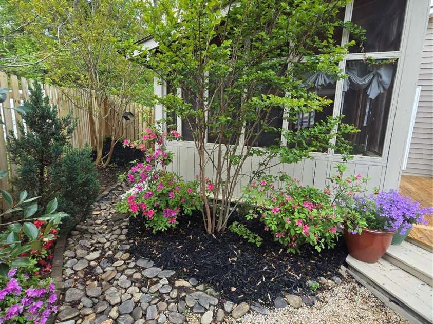 319 Vista Grande Circle, Charlotte, NC 28226.  MLS# CAR4233565, YatesRealty ID 6746. 