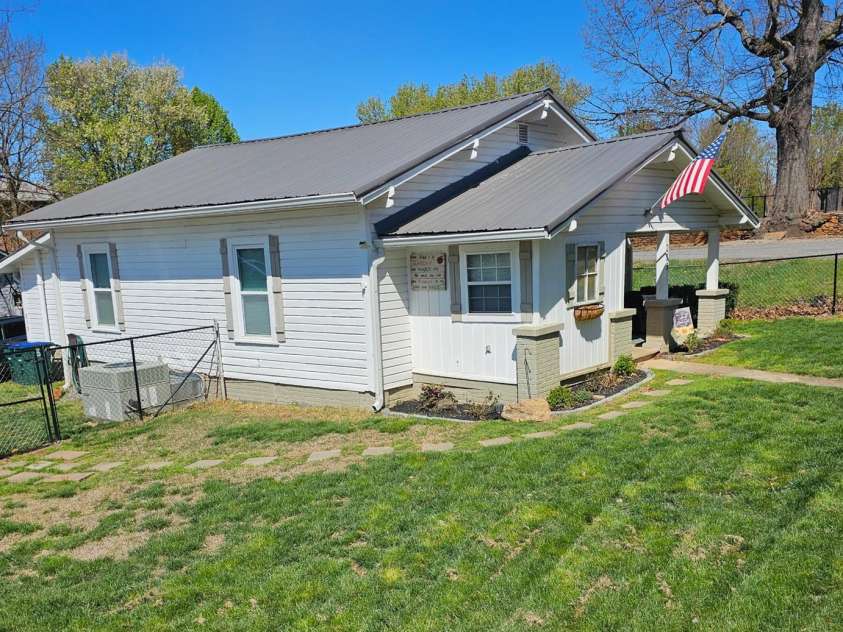 213 Colombo Street, Valdese, NC 28690.  MLS# CAR4355304, YatesRealty ID 6747. 