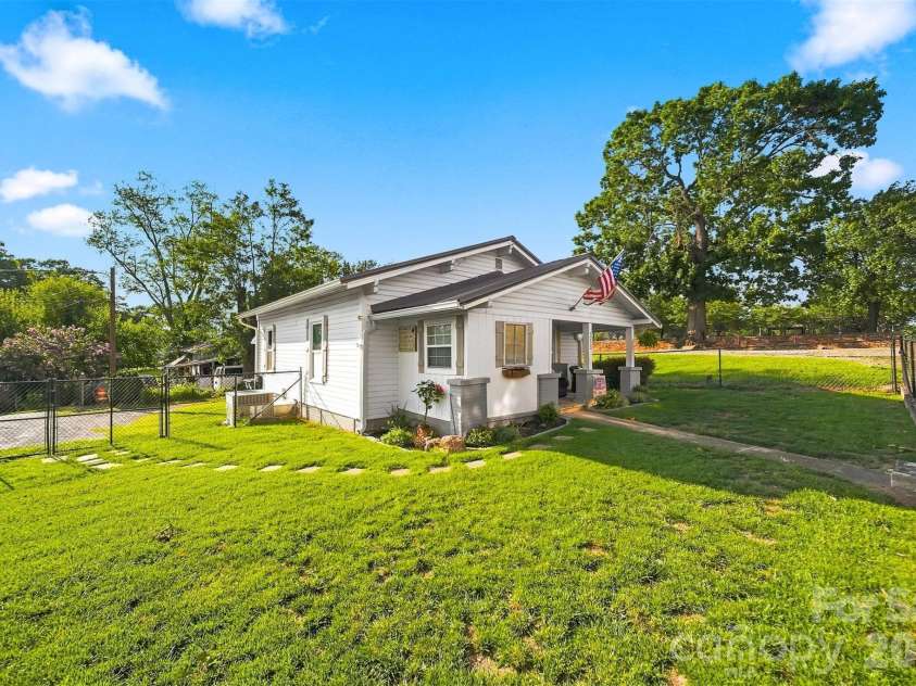 213 Colombo Street, Valdese, NC 28690.  MLS# CAR4416609, YatesRealty ID 6747. 