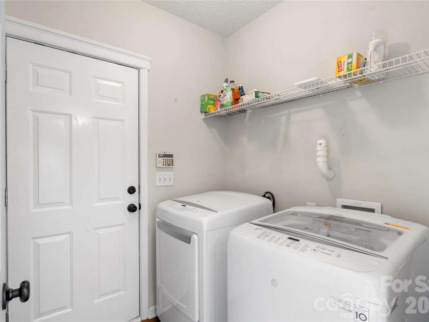 12028 Regent Ridge Lane, Charlotte, NC 28278.  MLS# CAR4341760, YatesRealty ID 6748. 