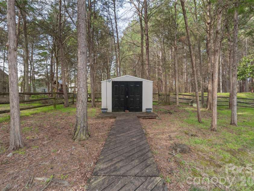 12028 Regent Ridge Lane, Charlotte, NC 28278.  MLS# CAR4341760, YatesRealty ID 6748. 
