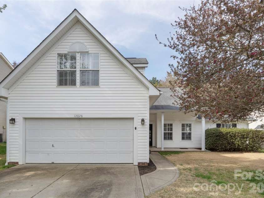 12028 Regent Ridge Lane, Charlotte, NC 28278.  MLS# CAR4341760, YatesRealty ID 6748. 