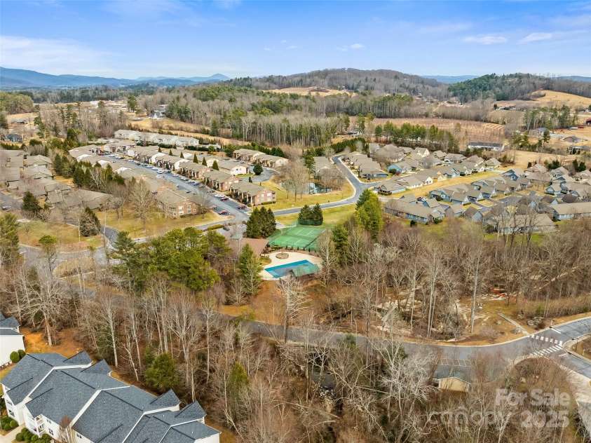 1206 Deermouse Way, Hendersonville, NC 28792.  MLS# CAR4221360, YatesRealty ID 6748. 