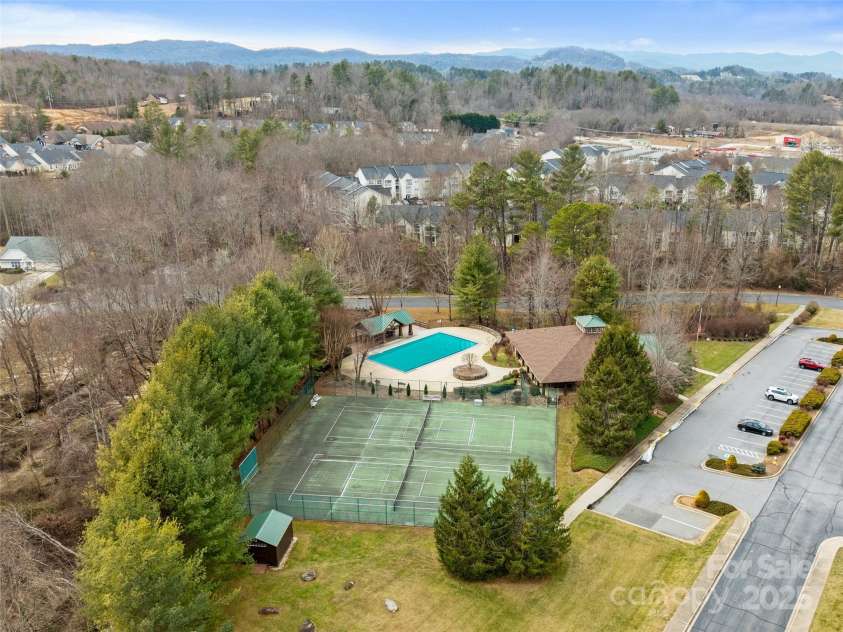 1206 Deermouse Way, Hendersonville, NC 28792.  MLS# CAR4221360, YatesRealty ID 6748. 