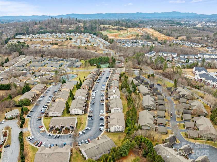 1206 Deermouse Way, Hendersonville, NC 28792.  MLS# CAR4221360, YatesRealty ID 6748. Arrow pointing to the condominium location