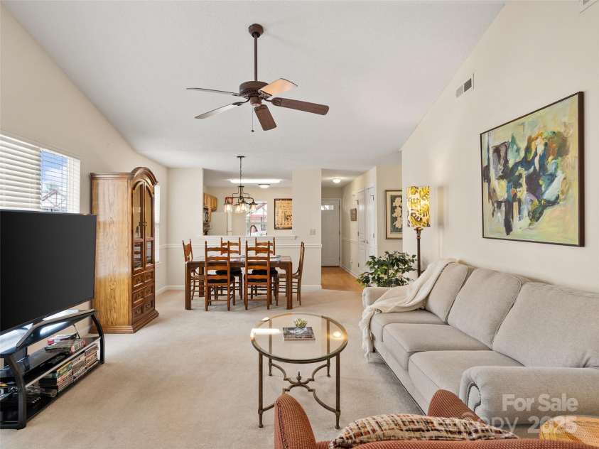 1206 Deermouse Way, Hendersonville, NC 28792.  MLS# CAR4221360, YatesRealty ID 6748. Open floor plan and nice flow from room to room