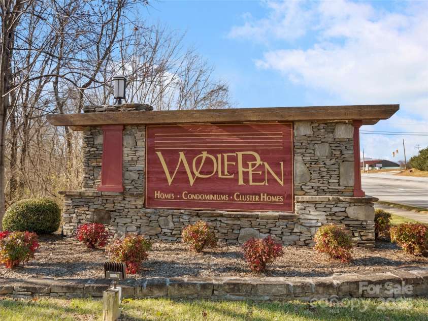 1206 Deermouse Way, Hendersonville, NC 28792.  MLS# CAR4221360, YatesRealty ID 6748. Welcome to Wolfpen!