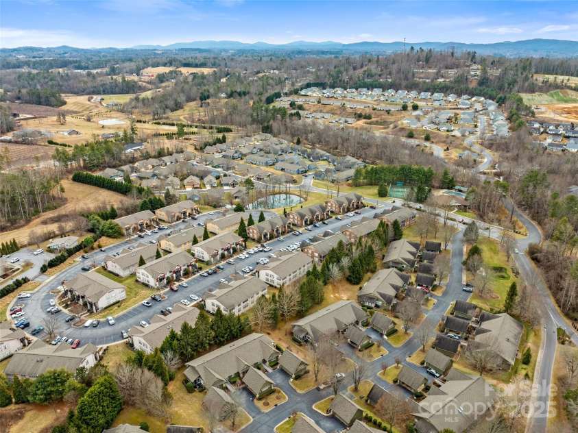 1206 Deermouse Way, Hendersonville, NC 28792.  MLS# CAR4221360, YatesRealty ID 6748. Well maintained roads, and landscaping throughtout the Community.