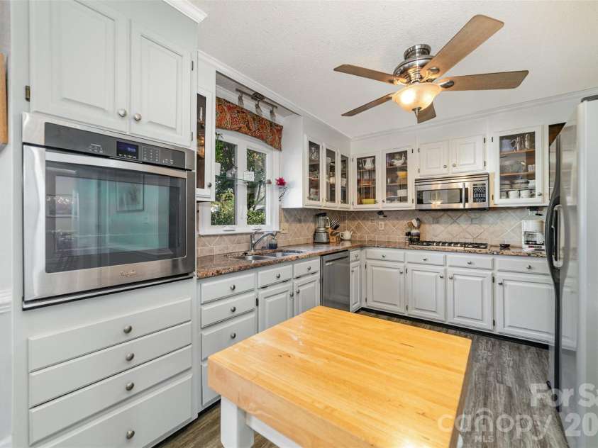 4333 Glen Eagles Lane, Concord, NC 28027.  MLS# CAR4347489, YatesRealty ID 6749. Kitchen
