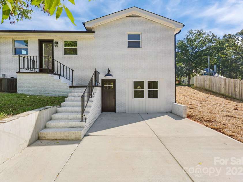 321 14th Street, Salisbury, NC 28144.  MLS# CAR4300897, YatesRealty ID 675. 