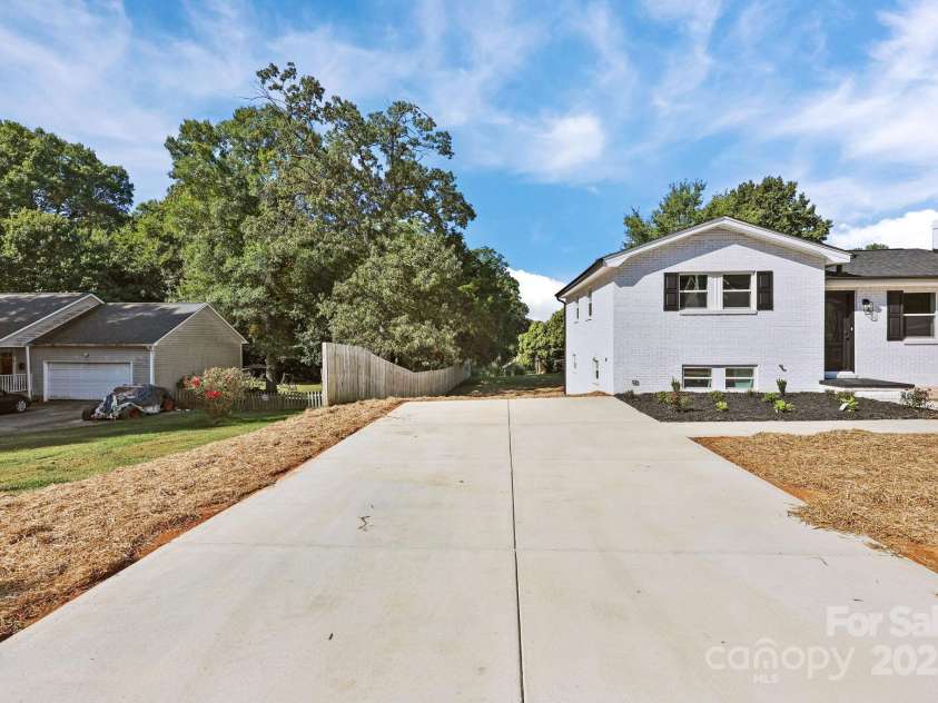 321 14th Street, Salisbury, NC 28144.  MLS# CAR4300897, YatesRealty ID 675. 