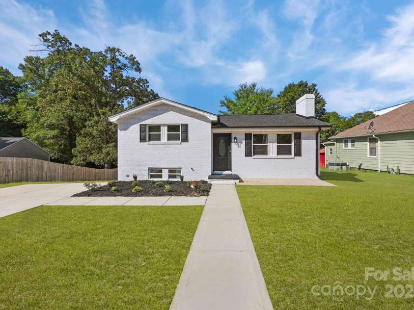 321 14th Street, Salisbury, NC 28144.  MLS# CAR4300897, YatesRealty ID 675. 