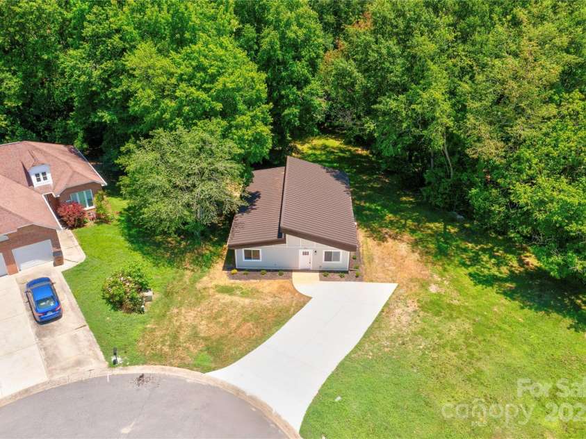 900 Linney Lane, Shelby, NC 28152.  MLS# CAR4276627, YatesRealty ID 675. AERIAL DRIVEWAY 