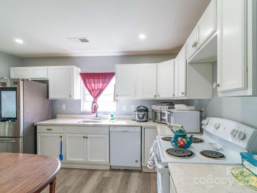 1216 Center Street, Wadesboro, NC 28170.  MLS# CAR4235505, YatesRealty ID 6751. Plenty of cabinet space