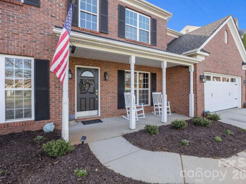 124 Wedge View Way, Statesville, NC 28677.  MLS# CAR4360045, YatesRealty ID 6751. 