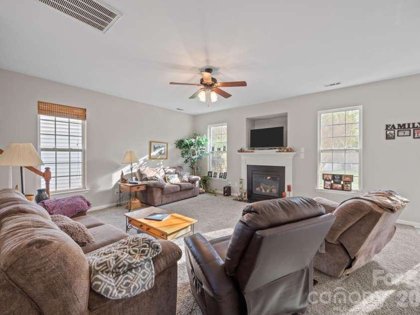 124 Wedge View Way, Statesville, NC 28677.  MLS# CAR4360045, YatesRealty ID 6751. 