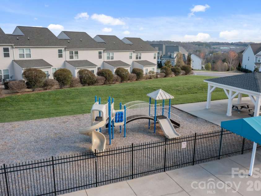 124 Wedge View Way, Statesville, NC 28677.  MLS# CAR4360045, YatesRealty ID 6751. 