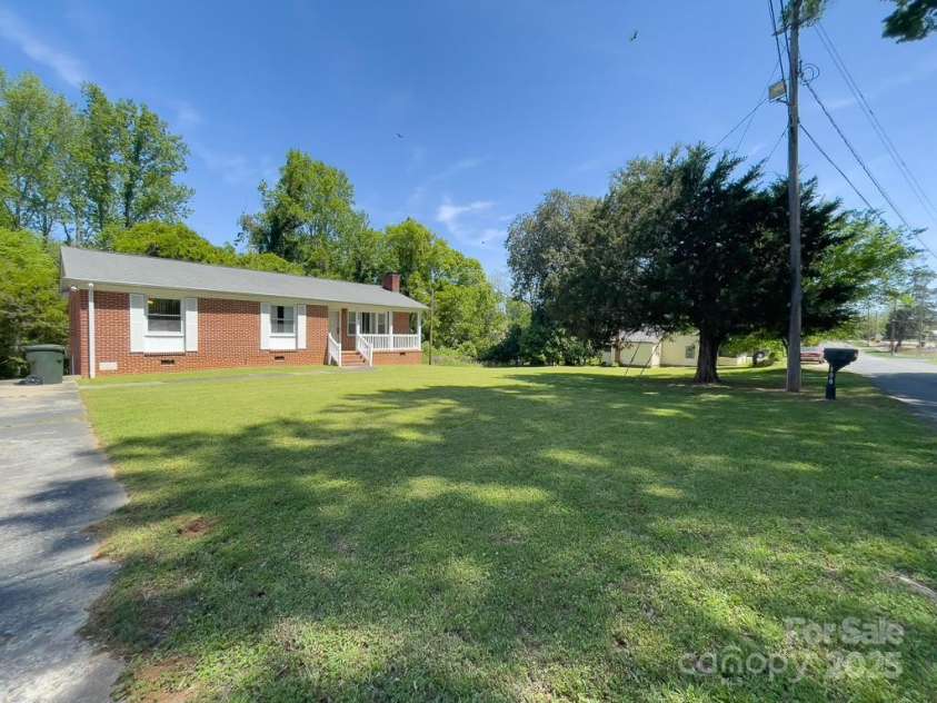 108 Jefferson Street, York, SC 29745.  MLS# CAR4227256, YatesRealty ID 6754. 