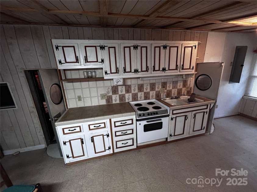 21 Bayles Freeman Road, Gerton, NC 28735.  MLS# CAR4248953, YatesRealty ID 6755. 