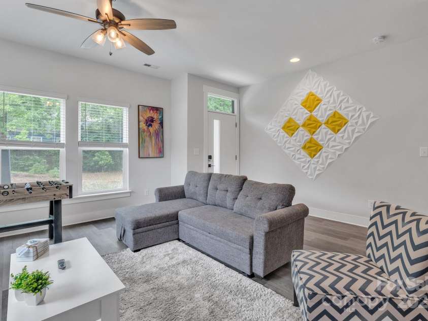 648 End Drive, Charlotte, NC 28208.  MLS# CAR4242821, YatesRealty ID 6756. 