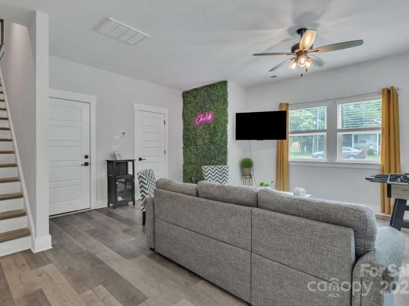648 End Drive, Charlotte, NC 28208.  MLS# CAR4242821, YatesRealty ID 6756. 