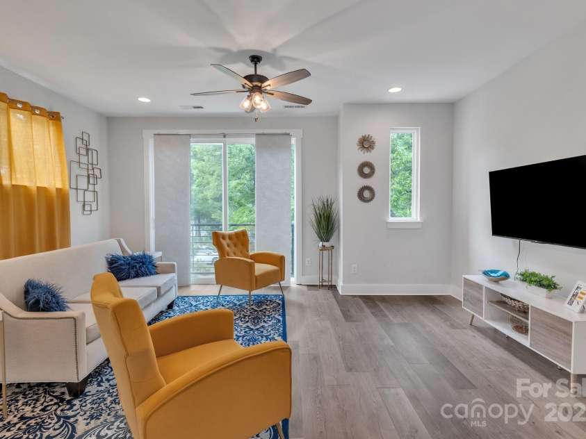 648 End Drive, Charlotte, NC 28208.  MLS# CAR4242821, YatesRealty ID 6756. 