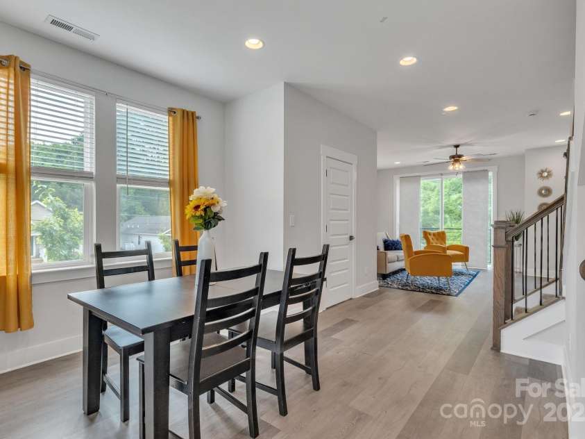 648 End Drive, Charlotte, NC 28208.  MLS# CAR4242821, YatesRealty ID 6756. 