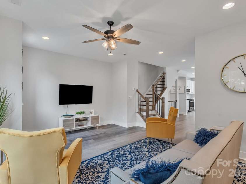648 End Drive, Charlotte, NC 28208.  MLS# CAR4242821, YatesRealty ID 6756. 