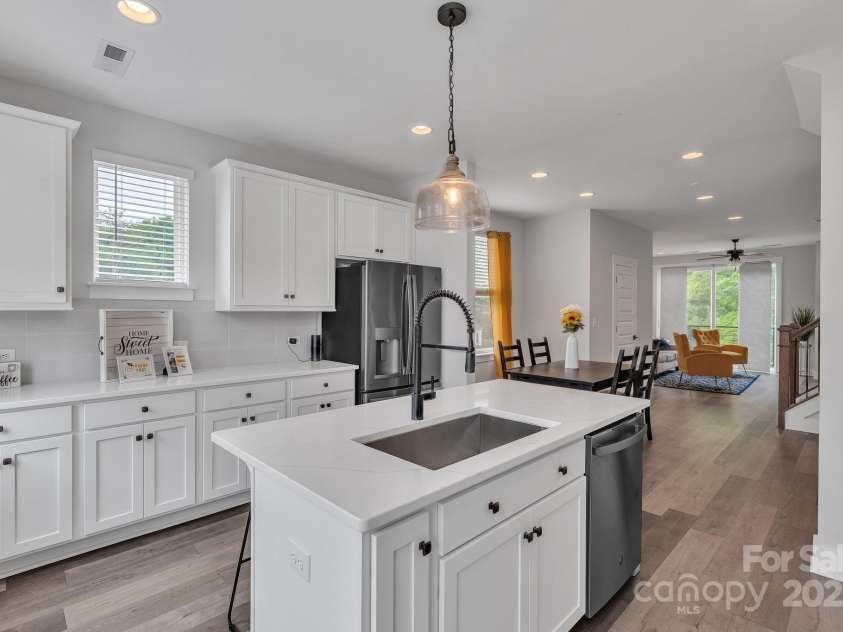 648 End Drive, Charlotte, NC 28208.  MLS# CAR4242821, YatesRealty ID 6756. 