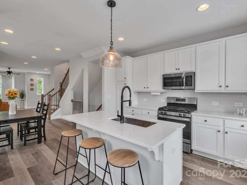 648 End Drive, Charlotte, NC 28208.  MLS# CAR4242821, YatesRealty ID 6756. 