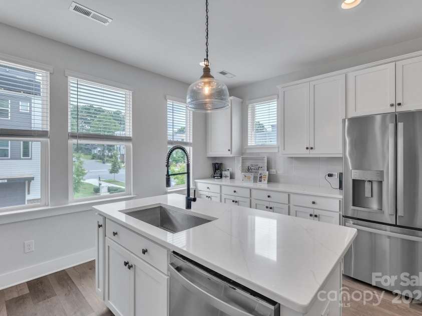 648 End Drive, Charlotte, NC 28208.  MLS# CAR4242821, YatesRealty ID 6756. 