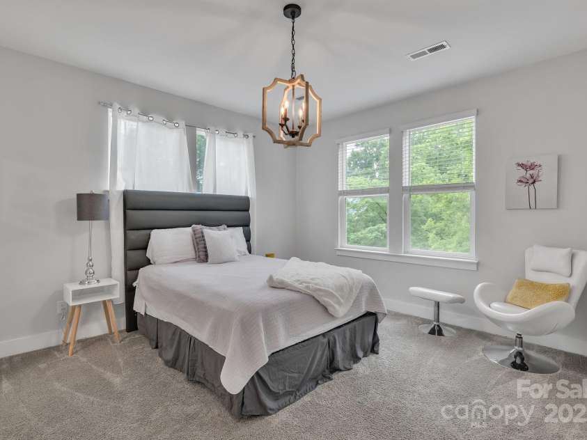 648 End Drive, Charlotte, NC 28208.  MLS# CAR4242821, YatesRealty ID 6756. 