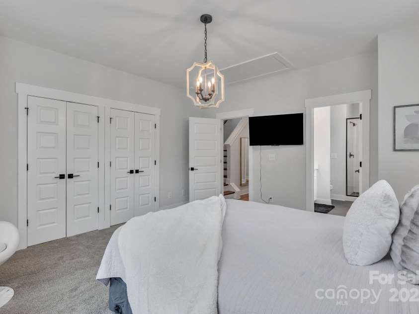 648 End Drive, Charlotte, NC 28208.  MLS# CAR4242821, YatesRealty ID 6756. 