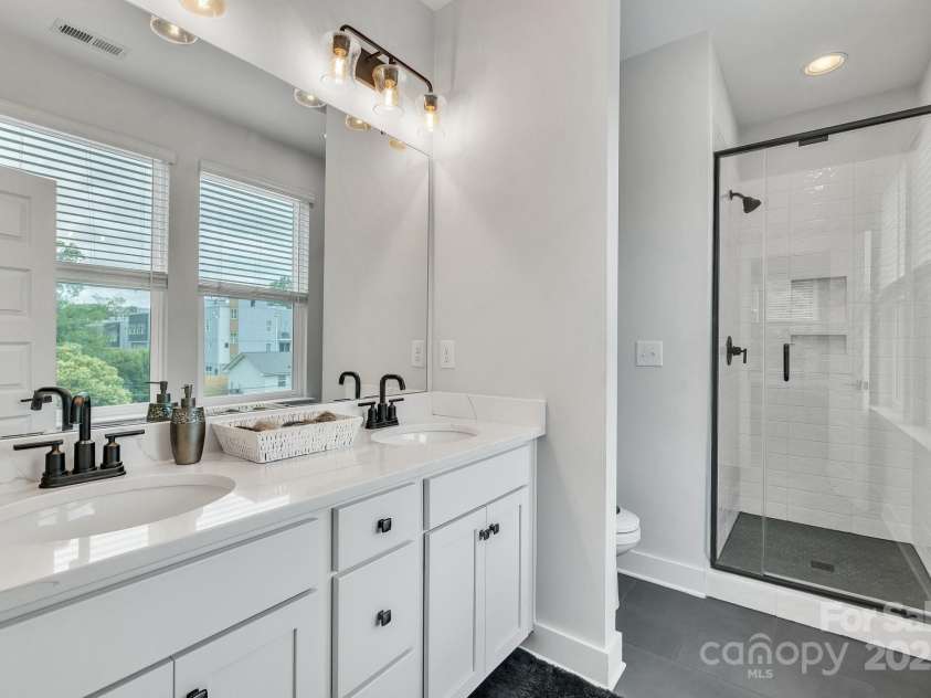 648 End Drive, Charlotte, NC 28208.  MLS# CAR4242821, YatesRealty ID 6756. 