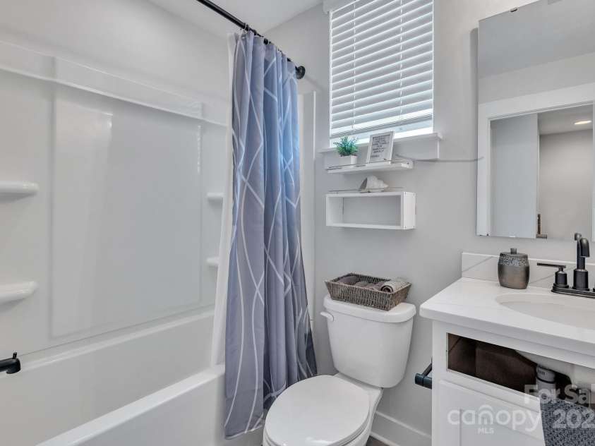 648 End Drive, Charlotte, NC 28208.  MLS# CAR4242821, YatesRealty ID 6756. 