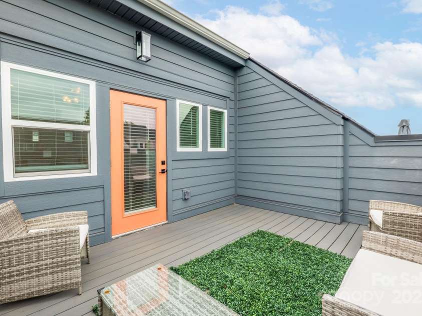 648 End Drive, Charlotte, NC 28208.  MLS# CAR4242821, YatesRealty ID 6756. 