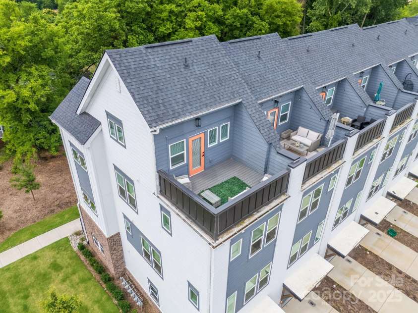 648 End Drive, Charlotte, NC 28208.  MLS# CAR4242821, YatesRealty ID 6756. 